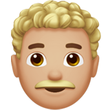 uomo: carnagione abbastanza chiara e capelli ricci