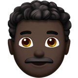 uomo: carnagione scura e capelli ricci