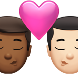 bacio tra coppia: uomo, uomo, carnagione abbastanza scura e carnagione chiara