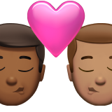 bacio tra coppia: uomo, uomo, carnagione abbastanza scura e carnagione olivastra