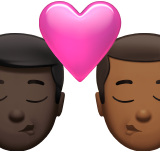bacio tra coppia: uomo, uomo, carnagione scura e carnagione abbastanza scura