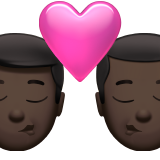 bacio tra coppia: uomo, uomo e carnagione scura