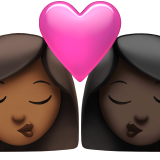 bacio tra coppia: donna, donna, carnagione abbastanza scura e carnagione scura