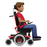 uomo su sedia a rotelle motorizzata: carnagione olivastra e a destra