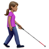 donna con bastone bianco di orientamento: carnagione olivastra e a destra