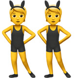 persone con orecchie da coniglio