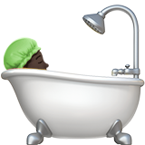 persona che fa il bagno: carnagione scura