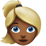 donna bionda: carnagione abbastanza scura