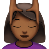 donna che riceve un massaggio: carnagione abbastanza scura