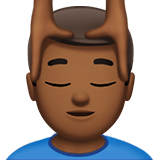 uomo che riceve un massaggio: carnagione abbastanza scura