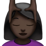 donna che riceve un massaggio: carnagione scura